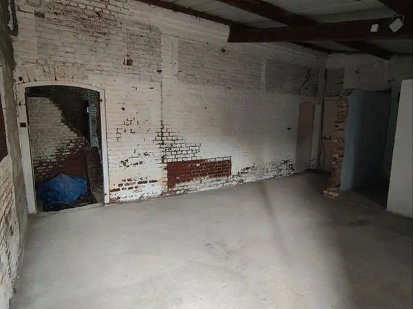Atelier de stockage + parking privé pas de porte de garage