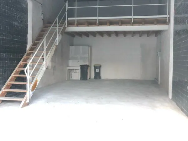 Garage / Dépôt