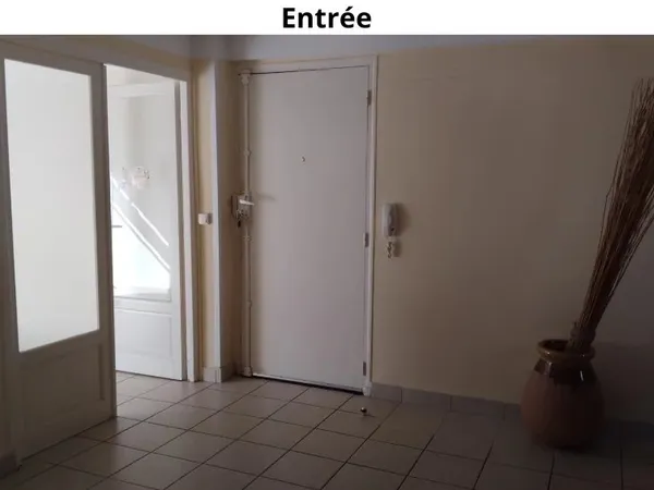 MISE À DISPOSITION DE 2 BUREAUX PROFESSIONNELS AVEC SALLE D’ATTENTE – 16,86 M² ET 17,02 M² – À PARTI
