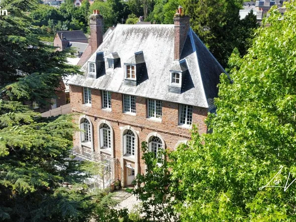 Propriété 8 pièces 243 m²