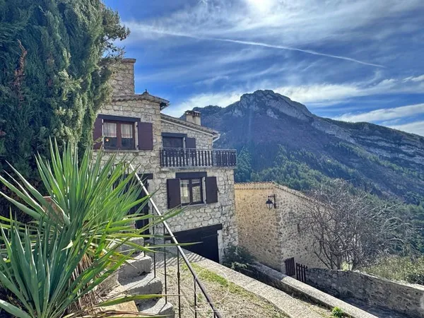 BATISSE EN PIERRE AVEC VUE PANORAMIQUE À COUPER LE SOUFFLE -