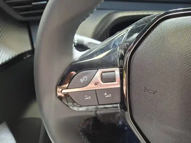 Peugeot 208 turbo 100 ch bvm6 — photo 19