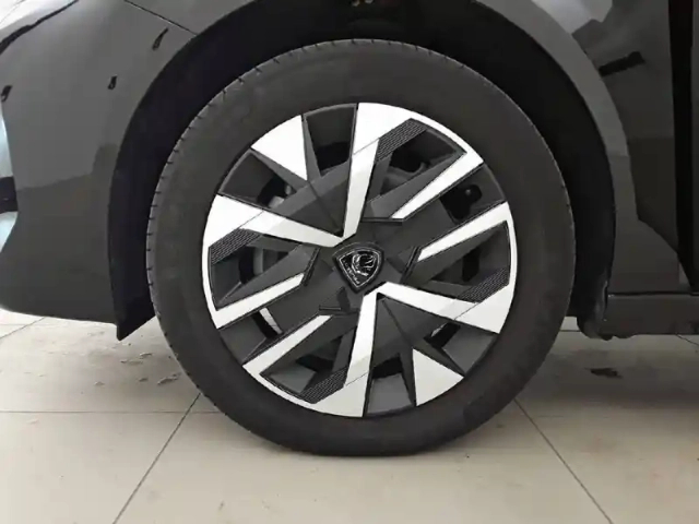 Peugeot 208 hybrid 110 e-dcs6 — photo 39