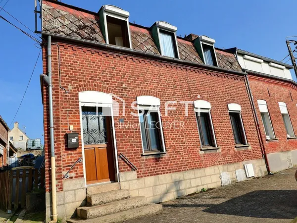 Maison proche centre-ville, semi-mitoyenne, 3 chambres, jardin .