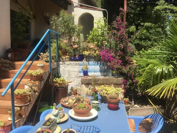 Vends Grande maison de village ancienne avec jardin arboré dans le Minervois proche de Narbonne