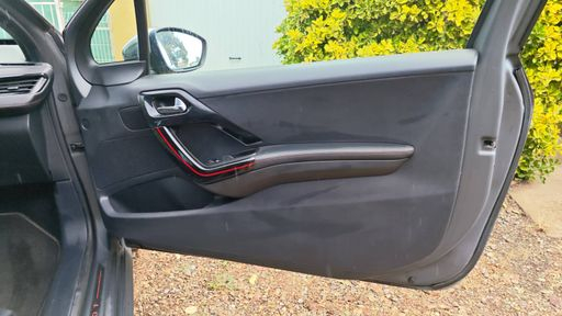 Peugeot 208 1.6 THP 208 - Gti By Peugeot Sport – 2015 – 102055 km – Essence – Boîte Manuelle — photo 26