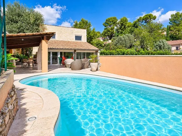 VENTE/CEYRESTE//VILLA T4 + T2/PISCINE/GARAGE