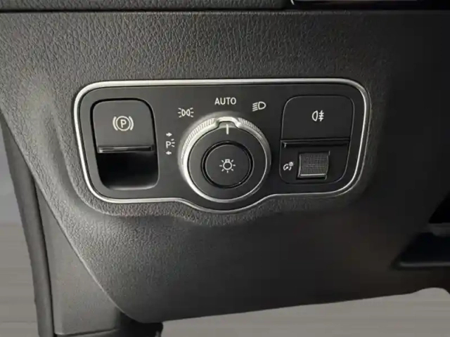 Mercedes Gla 200 d business line — photo 19