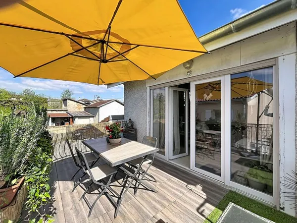 Appartement 3 pièce(s) avec terrasse et places de parking, Meximieux, au calme et dans une petite ré