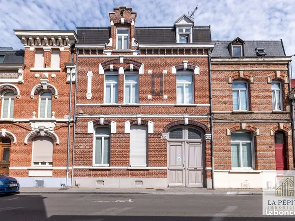 Maison 7 pièces 210 m²