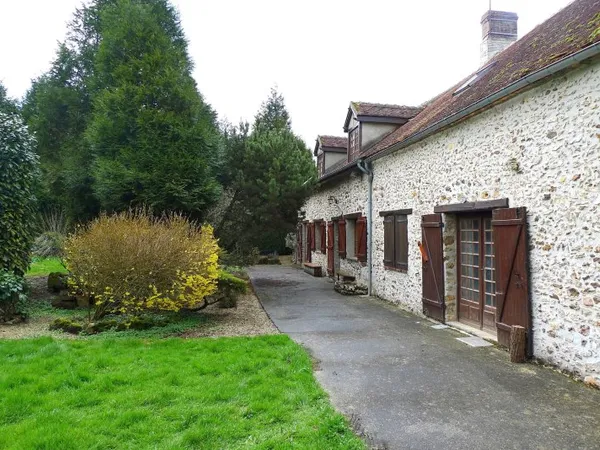 Vends maison rénovée avec grand jardin