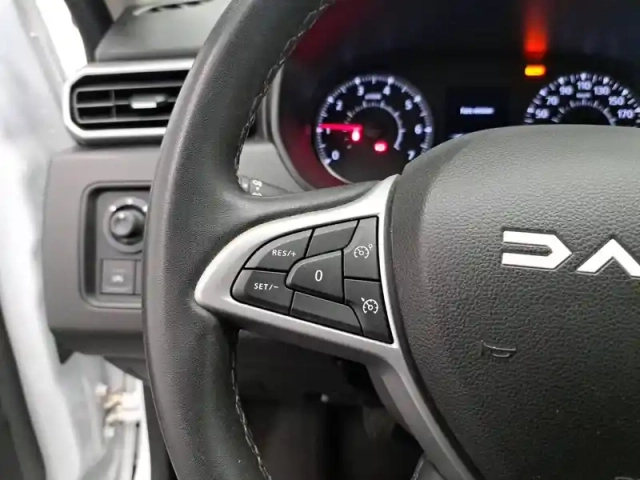 Dacia Duster eco-g 100 4x2 — photo 31