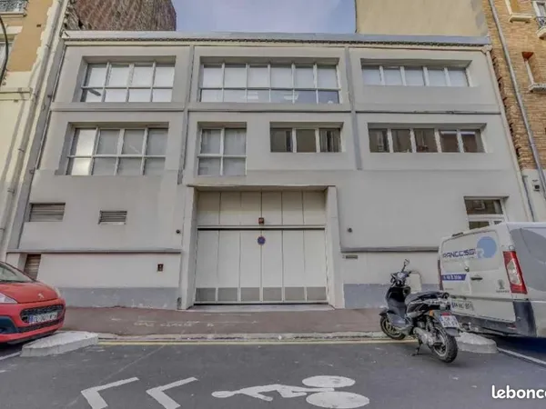 Bureau 150 m²