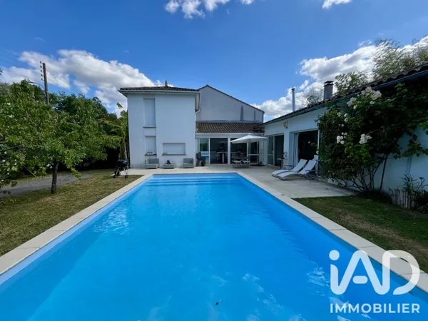 Maison 8 pièces 215 m²