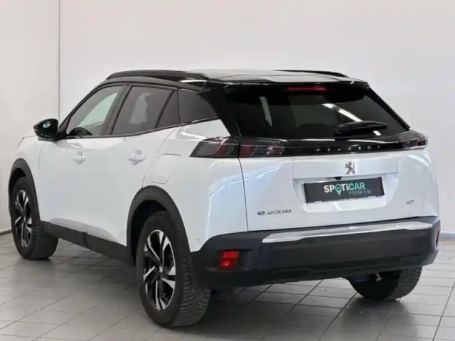 Peugeot 2008 e- 136ch gt pack — photo 11