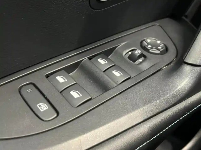 Peugeot 2008 1.2 puretech 130ch s&amp;s allure pack eat8 — photo 12