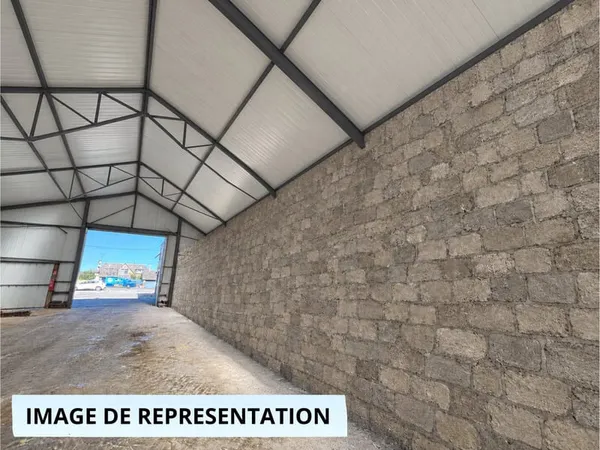 À LOUER LOCAL COMMERCIAL DE 700 M2 LECOUSSE / LIMITE FOU