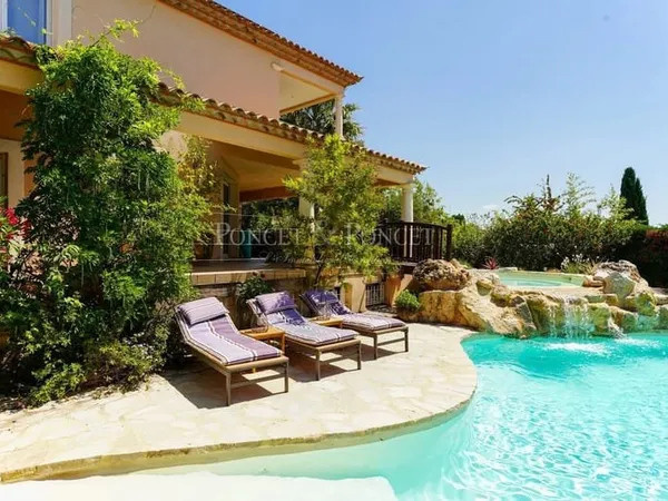 Maison 6 pièces 226 m²