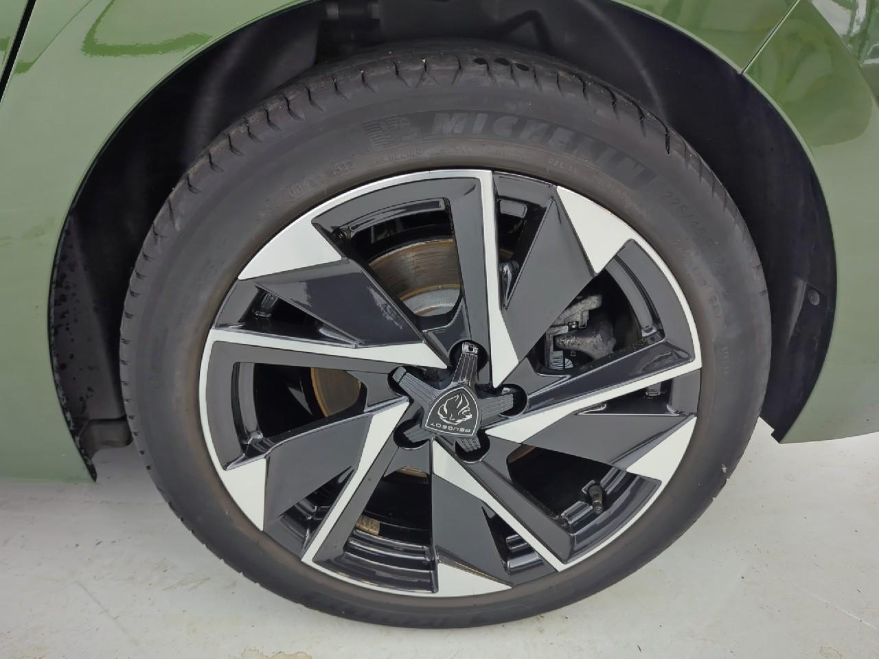 Peugeot 308 phev 180 e-eat8 allure pack — photo 17