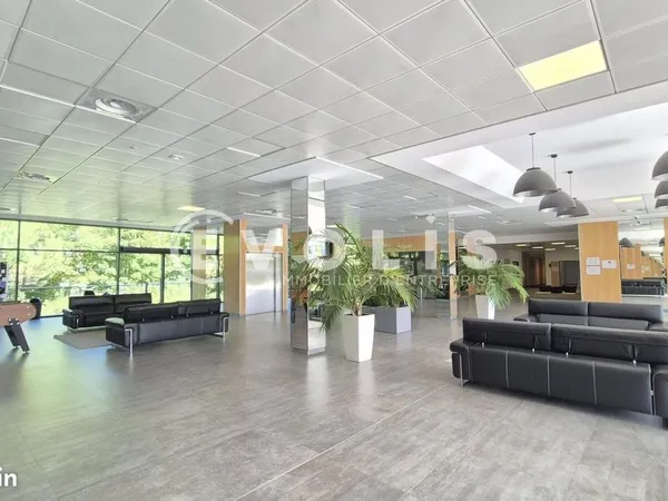 Bureaux 1 701 m²