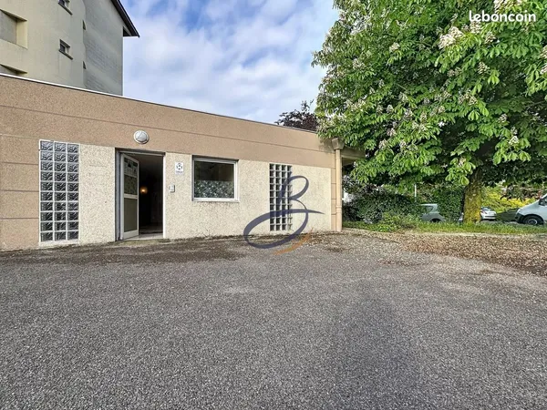 Bureaux, local commercial 128 m² Bourgoin-Jallieu