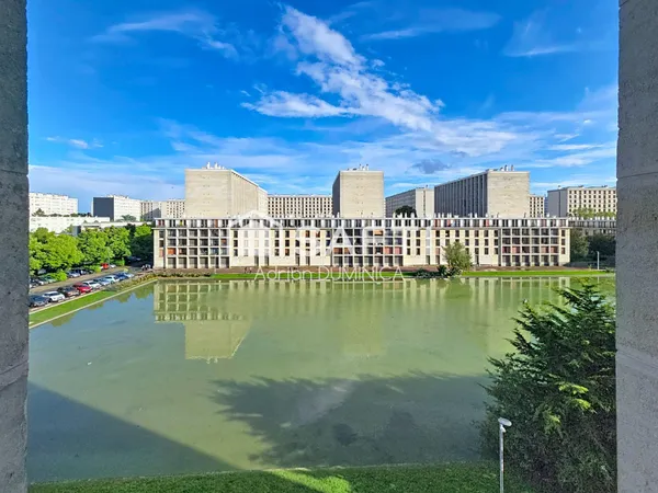 Appartement avec belle vue dégagée sur plan d'eau