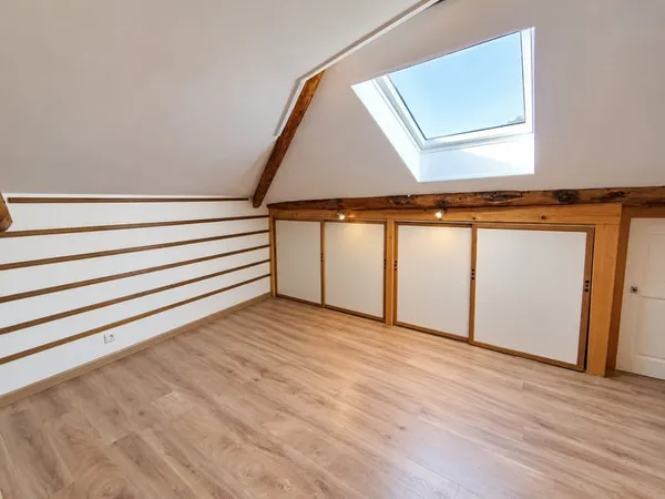 Bessenay, dans le centre villae, appartement de type 2 en co