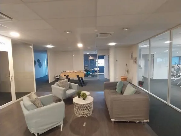 REPRISE DE BAIL COMMERCIAL - BUREAUX 313 m² + 7 PARKINGS