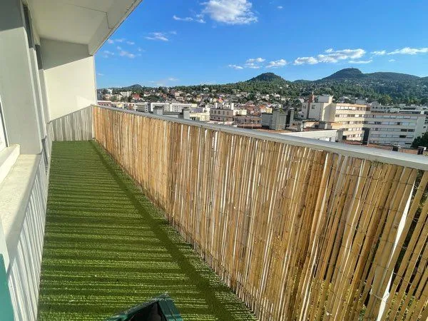 À louer - T3 lumineux au 8e étage avec balcon, ascenseur et parking sécurisé