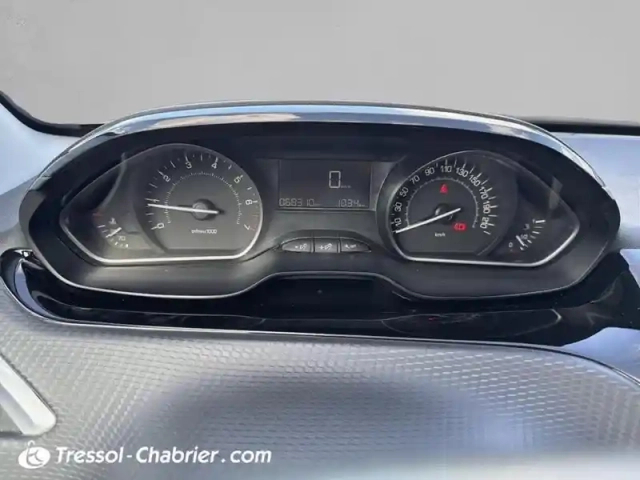 Peugeot 2008 puretech 82ch s&amp;s bvm5 signature — photo 14
