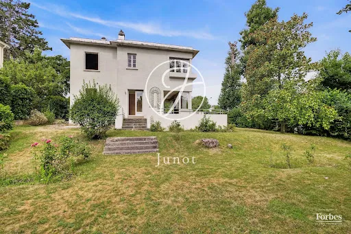 Maison 7 pièces 151 m²