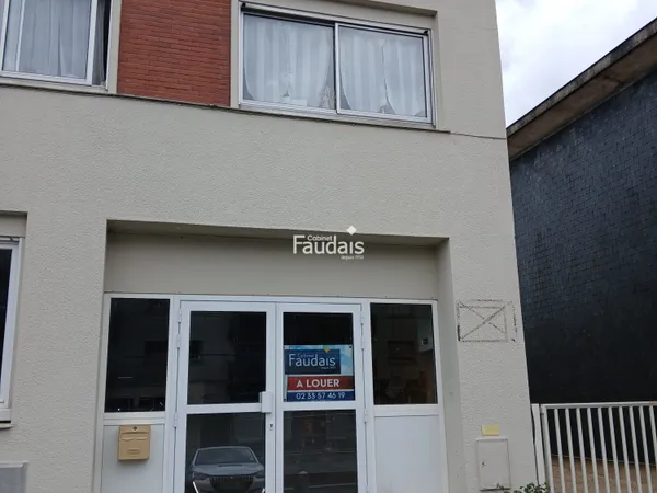 Local commercial 239 m²