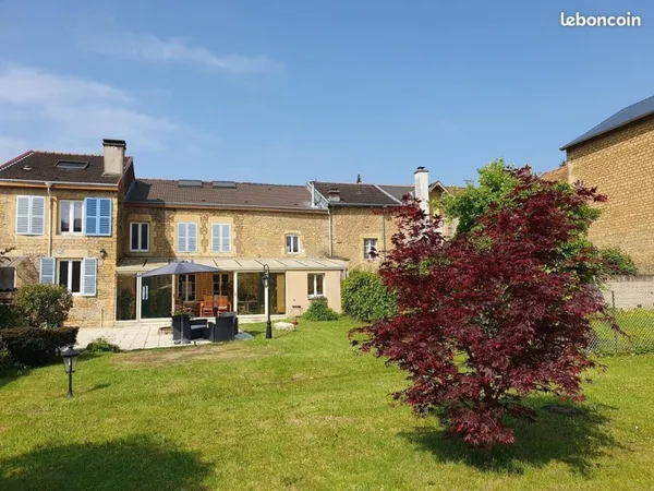 Maison 8 pièces 230 m²