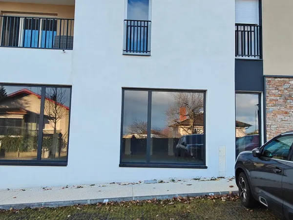 Gleizé Village - Local commercial de 74m² en pied d'immeuble