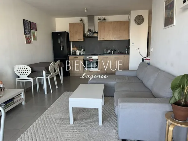 Appartement coup de coeur : T2 vue bassin à flot avec piscine