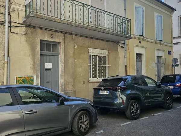 maison de ville dans le centre d avignon