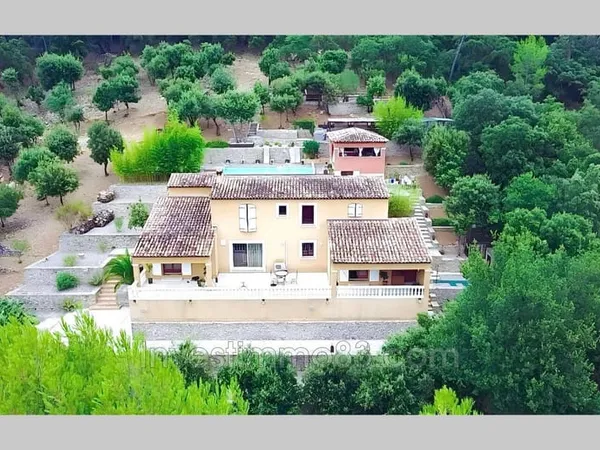 Maison 9 pièces 236 m²