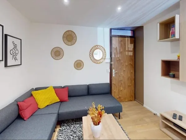 Chambre en colocation meublée  2 SdB Bron/Lyon 8