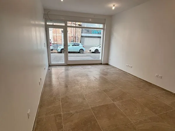 Local commercial 23 m², vitrine 3 m, axe passant Billy-Montigny