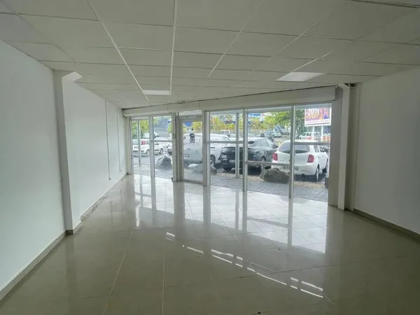 A louer 38m² - Local bureau à Jarry, 97122 BAIE-MAHAULT - 817€ HT HC
