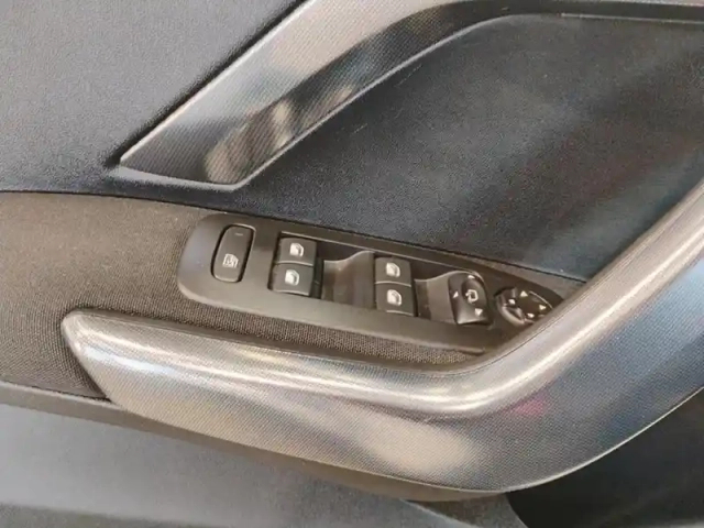 Peugeot 2008 puretech 110ch s&amp;s eat6 allure — photo 20
