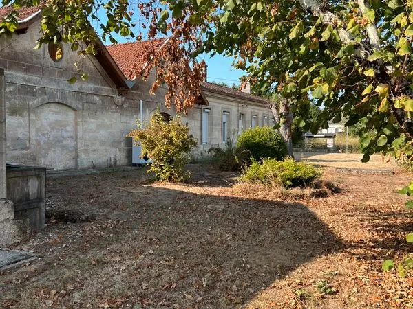 Maison ancienne de 153 m2 habitables avec beaucoup de dépendances