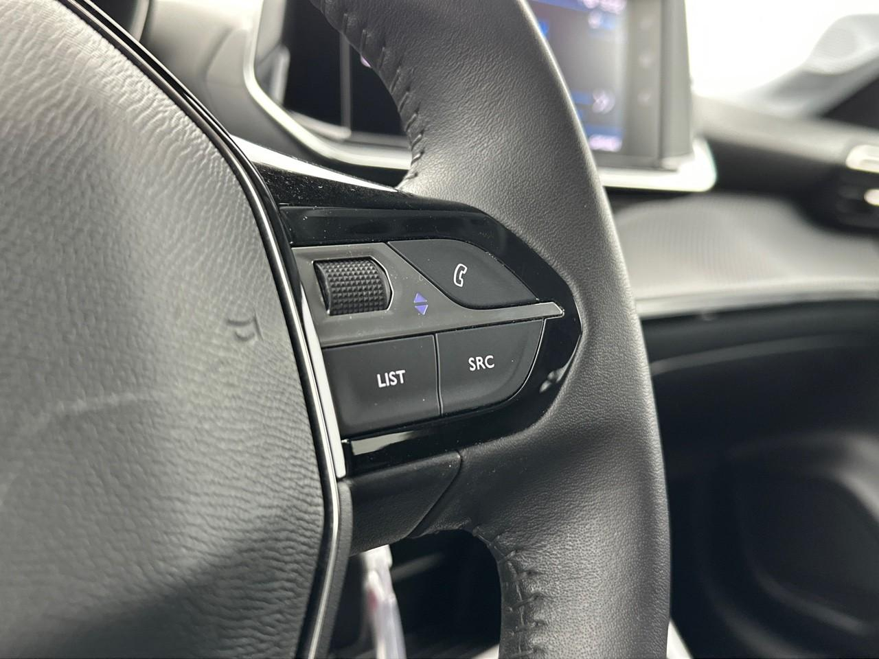 Peugeot 208 puretech 100 s&s bvm6 style — photo 18