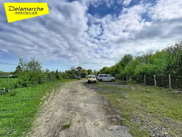 Terrain agricole et parking clos à vendre à la Haye Pesnel pour une surface totale de 6262 m2
