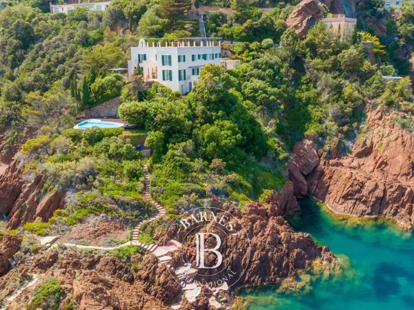THÉOULE SUR MER - UNIQUE PIED DANS L'EAU