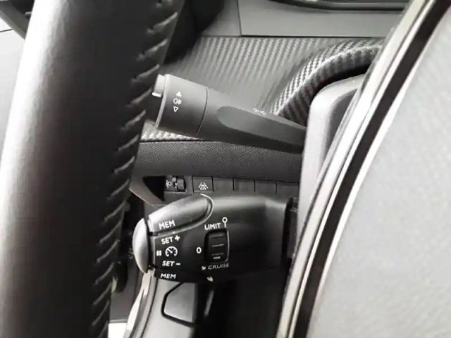 Peugeot 208 puretech 100 s&amp;s bvm6 — photo 21