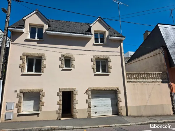 Maison de ville avec terrasse et garage