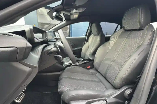 Peugeot 208 hybrid 110 e-dcs6 — photo 9