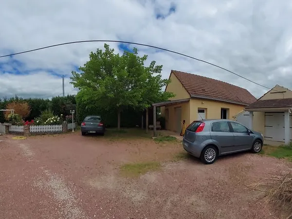 Deux maisons, une propriété : vivez en famille et donnez vie à vos projets + Renta au top
