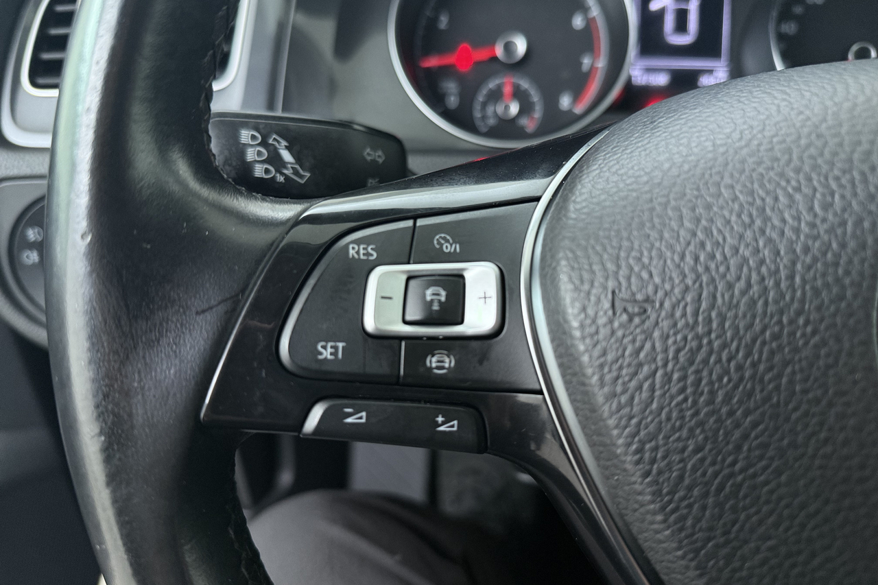 Volkswagen Golf 7 — photo 14